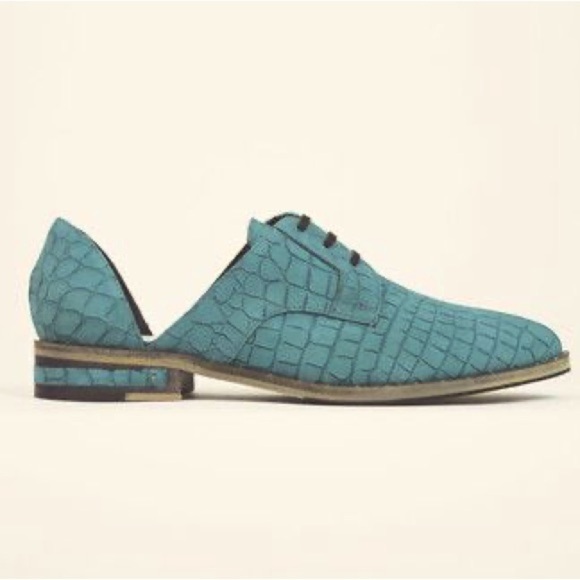 Freda Salvador Shoes - Freda Salvador Green Oxford Shoes with Textured Leather and Low Heel